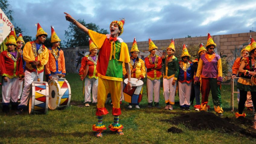 Flor de Murga festeja y arremete contra la mufa futbolera 