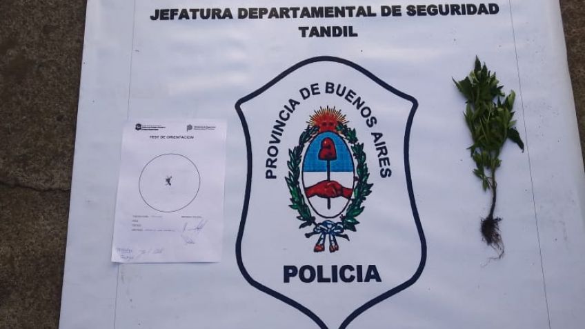 Una pareja fue asaltada desde el auto por sujetos armados