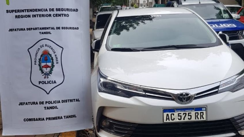 Roban cajas con juguetes y revistas de un kiosko