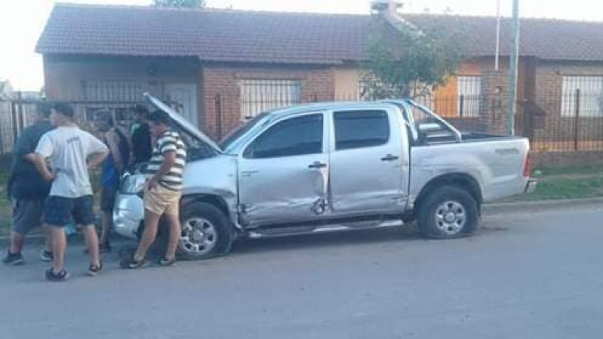 Camionero alcoholizado chocó una camioneta y huyó