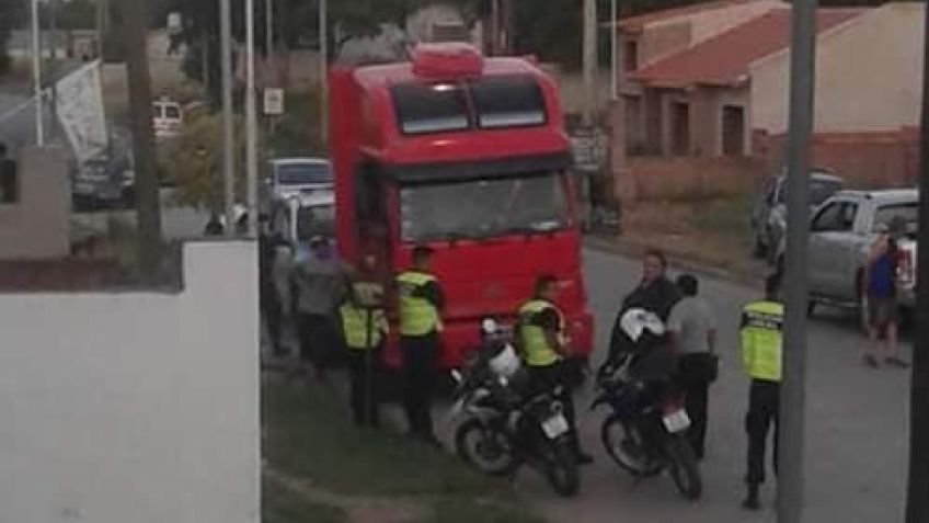 Camionero alcoholizado chocó una camioneta y huyó