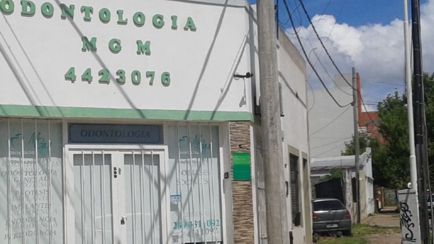 Lo chocaron en la esquina y se metió en un patio