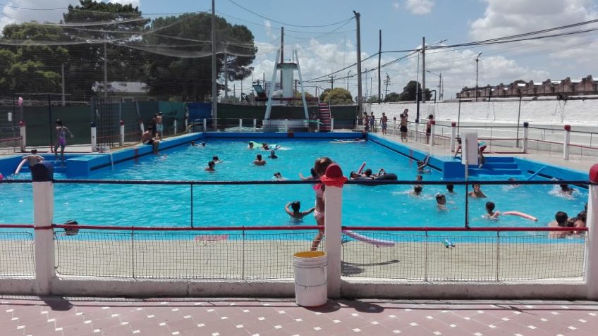El verano se vive a pleno en la pileta de Ferro