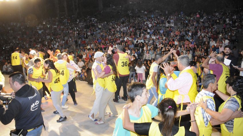 La Fiesta Retro y la final de Aguante La Cumbia llenaron el Anfiteatro