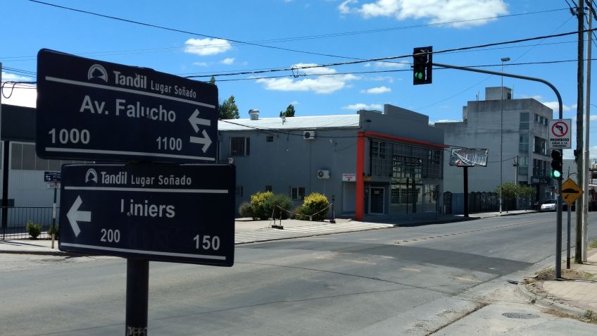 Ya funciona el nuevo semáforo en Falucho y Liniers