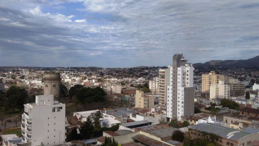 Martes caluroso y gris