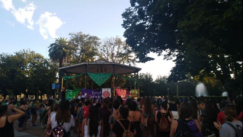 Con otro concurrido "pañuelazo", pidieron por el aborto legal