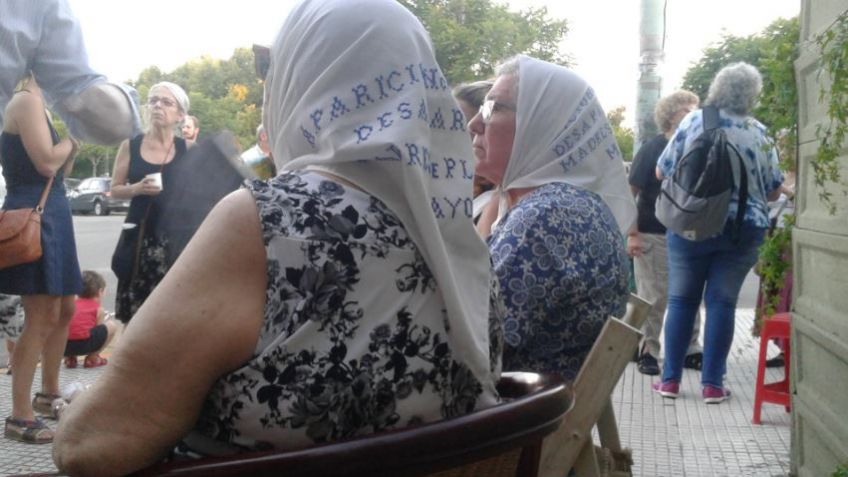 Madres de Plaza de Mayo: decomisaron parte de su archivo histórico
