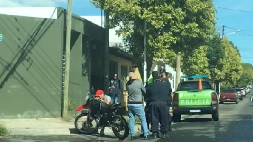 Choque entre auto y moto: sin heridos