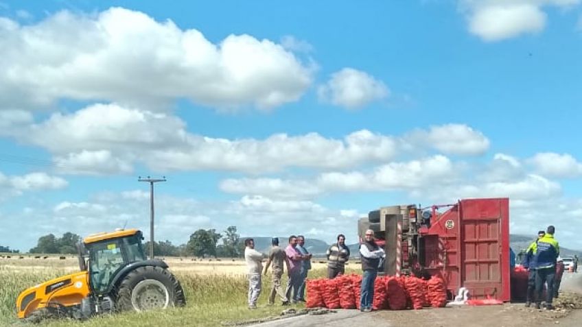 Vuelco y múltiple choque en la Ruta 226
