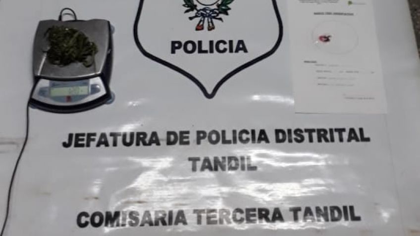 Detienen a un menor con marihuana en la vía pública