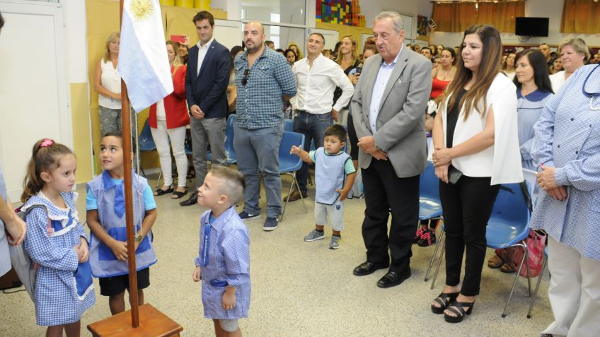Lunghi participó del acto de inicio de clases del jardín 923