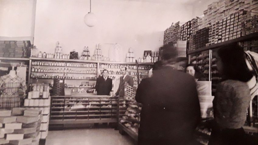 Osbel, trabajando en la tienda
