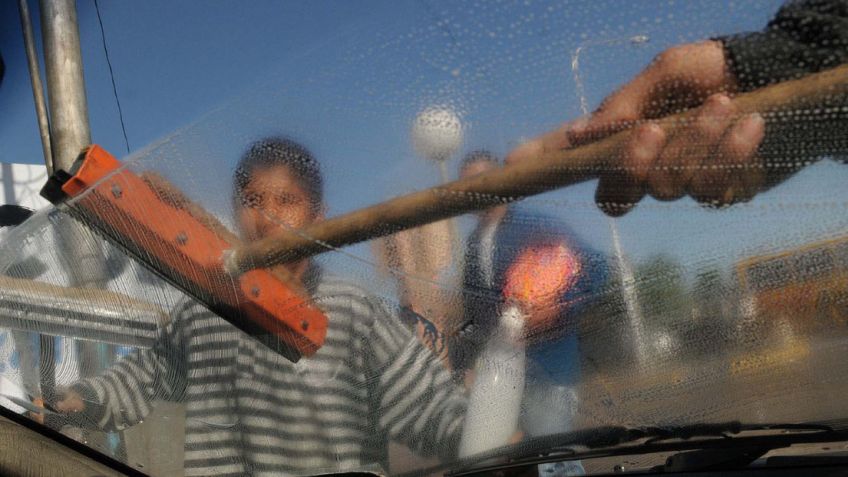 Pretenden prohibir trapitos y limpiavidrios en la provincia