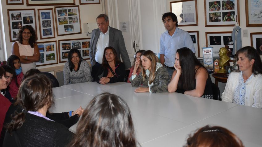 Lunghi se reunió con los jóvenes que vivirán en la casa del estudiante rural