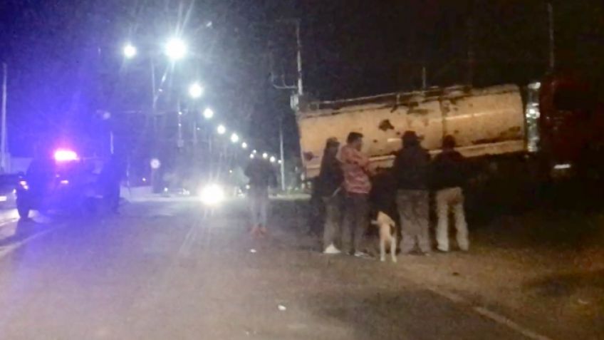 Un camión se cruzó de carril y chocó con un auto: dos heridos