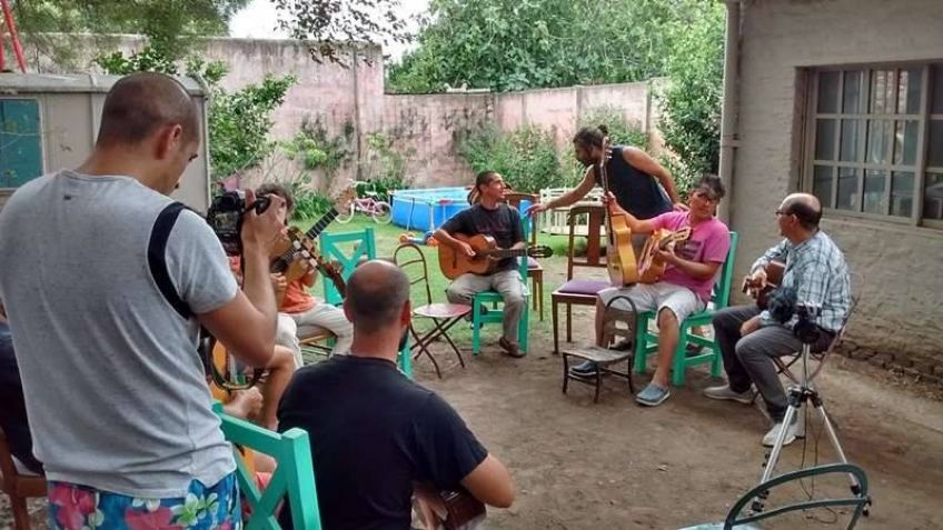 Abrazo de guitarra llega a Europa