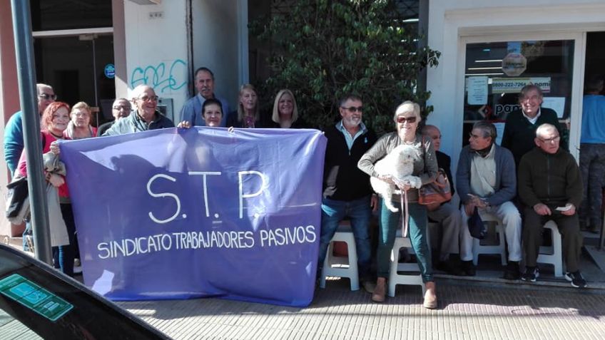 Se llevó adelante la "Marcha de los Banquitos"