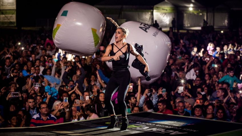 Soledad en su presentación Acercarte en Mar del Plata. Foto: elmarplatense.com