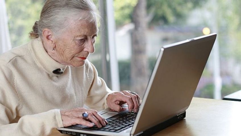 Capacitan en tecnologías a más de 4500 adultos mayores