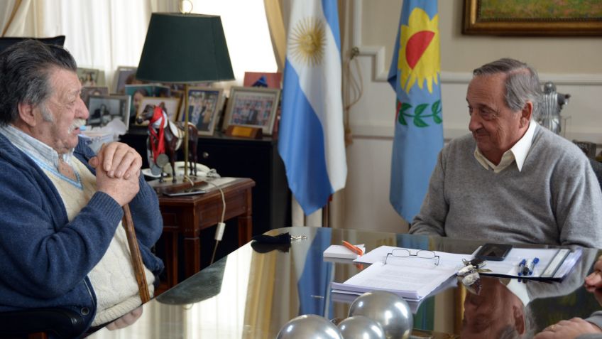 Lunghi recibió al vecino que recobró su jubilación y donó al Hospital de Niños