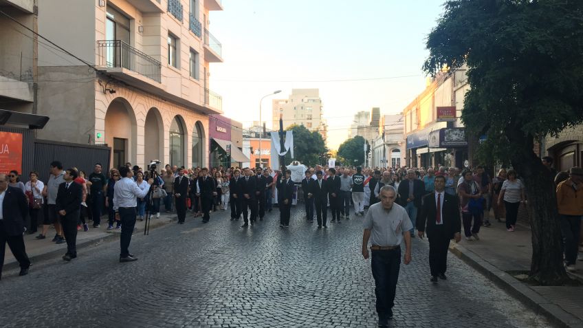 Una multitud volvió a acompañar la Procesión del Santo Entierro