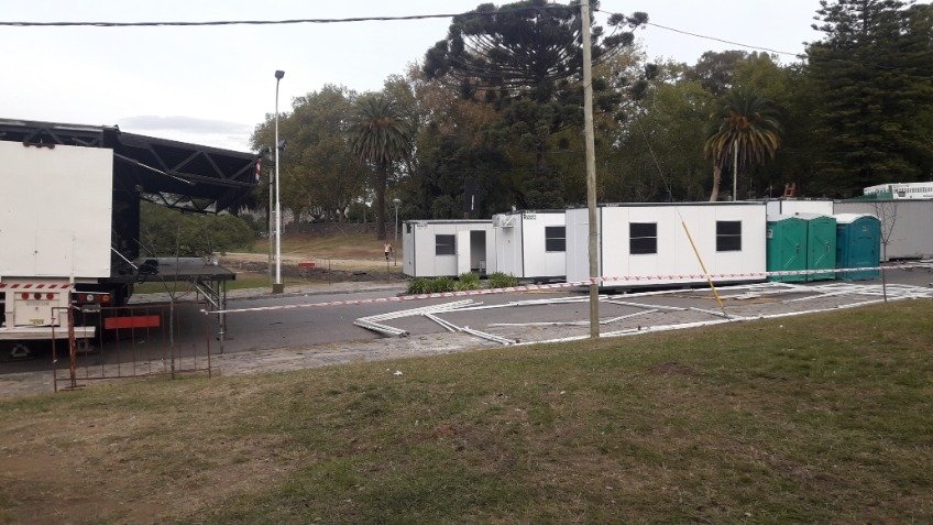Por el armado de Acercarte, ya se cortó el tránsito en la diagonal del Parque