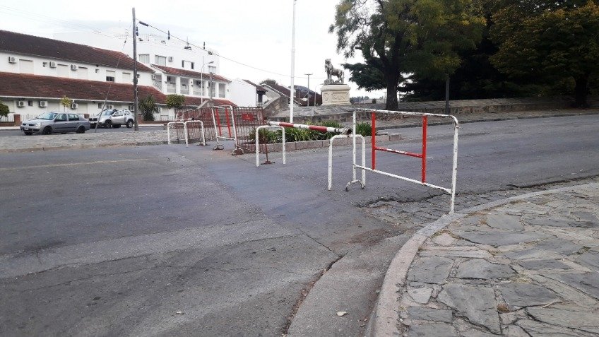Por el armado de Acercarte, ya se cortó el tránsito en la diagonal del Parque