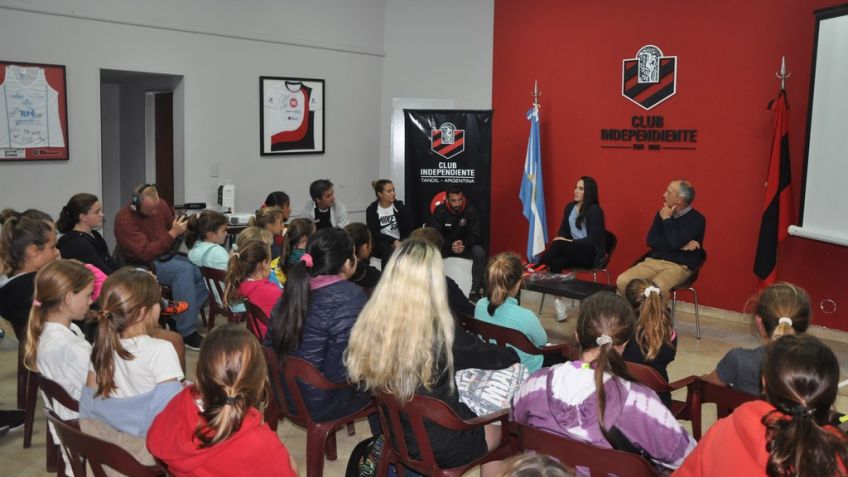 Agustina Barroso: "Se respeta que la mujer juegue al futbol, antes no pasaba"