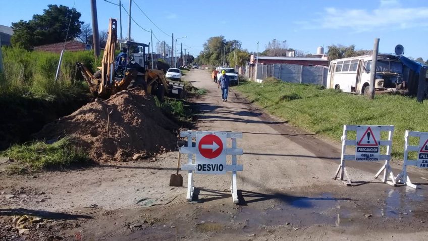 Comenzó la obra de extensión de la red cloacal en el Barrio Movediza