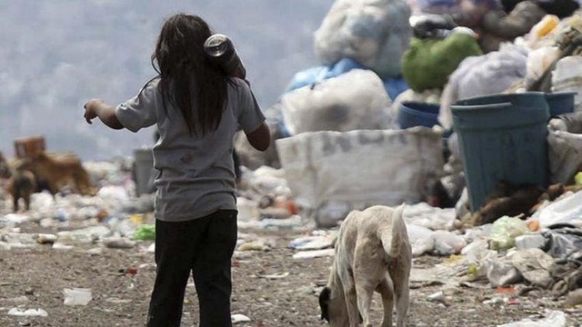 Casi 5 millones de niños son "doblemente pobres"