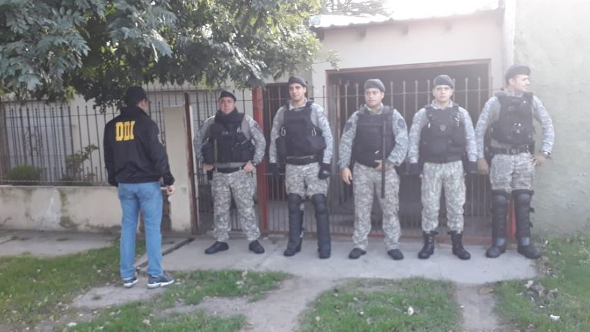 Secuestran un auto y un arma en una causa por estafa