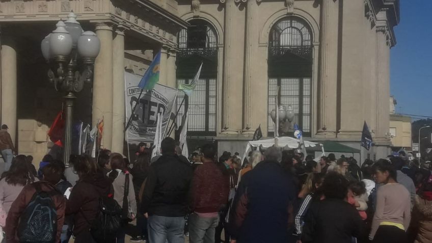 Organizaciones sociales realizaron ollas populares en la explanada municipal