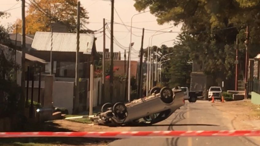 Espectacular vuelco frente a la Casa del Deporte