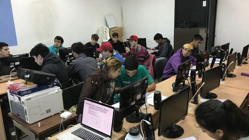 Reclaman falta de pago a instructores del Plan 111 mil