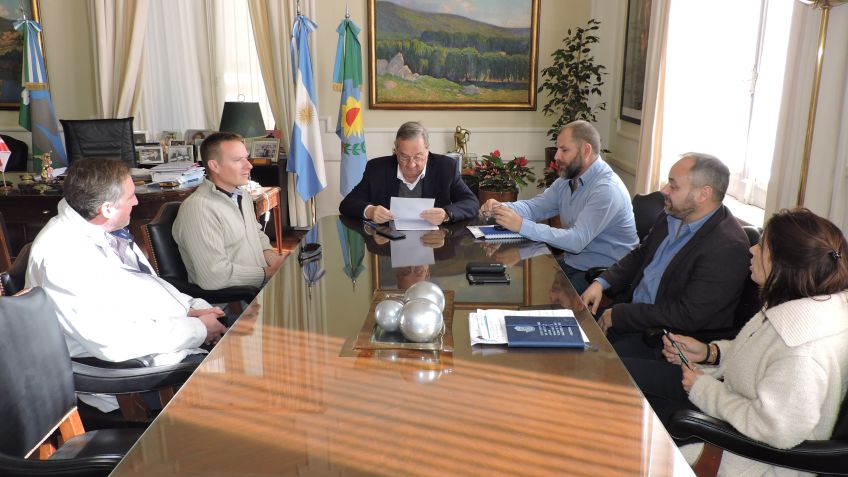 Extenderán red de cloacas y agua en diferentes barrios