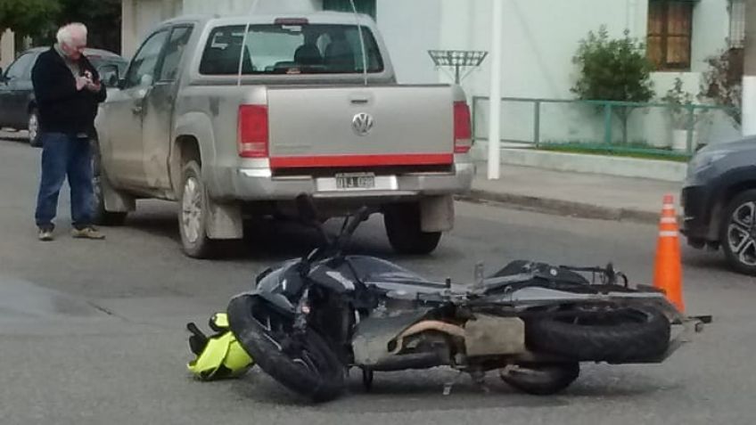 Un herido leve arrojó como saldo el choque de moto y camioneta