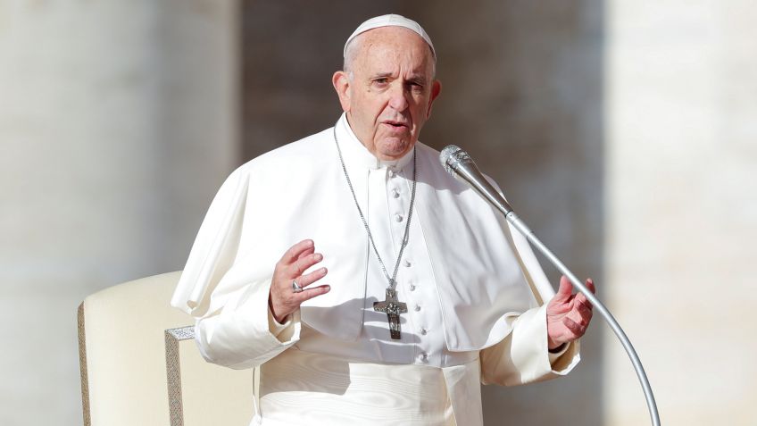 "El amor nos abre al otro, es la base de las relaciones", afirmó el Papa