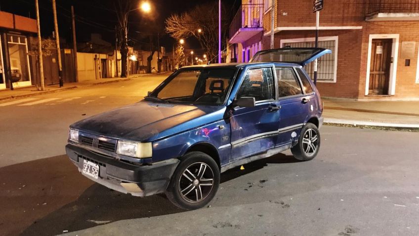 Violento accidente entre moto y auto