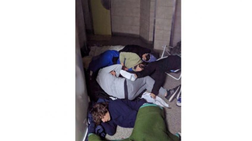 El apoyo a Luciano: sus amigos durmiendo en el Hospital y el saludo de Jaguares