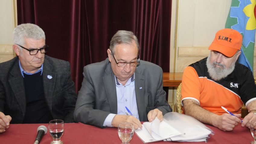 Ejecutivo y Municipales firmaron el Convenio Colectivo de Trabajo