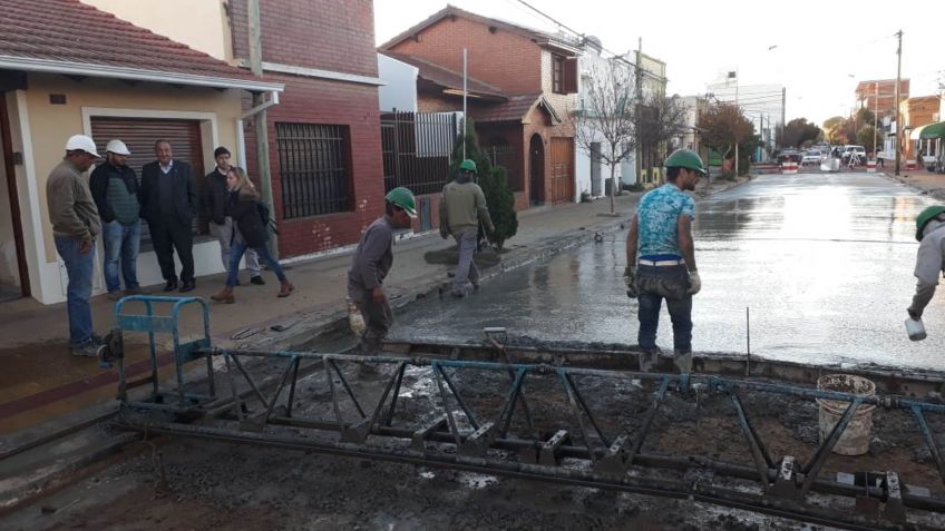Lunghi supervisó el avance de las obras viales