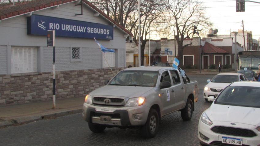 "Pro Vida" realizaron una caravana en defensa del Dr. Rodríguez Lastra