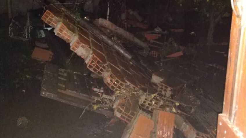 El agua derribó paredes en el Barrio Arcoíris