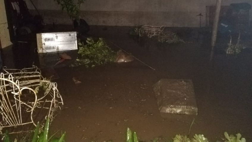 El agua derribó paredes en el Barrio Arcoíris