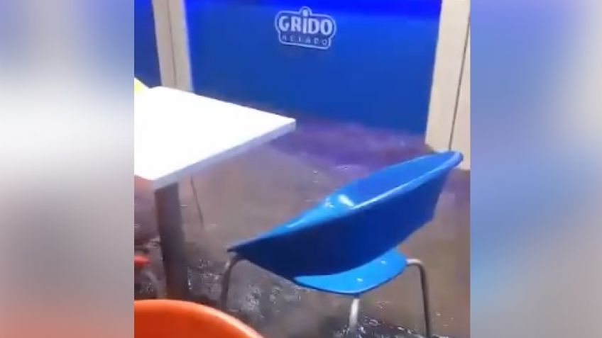 Impactante inundación de una heladería de Perón y Uriburu