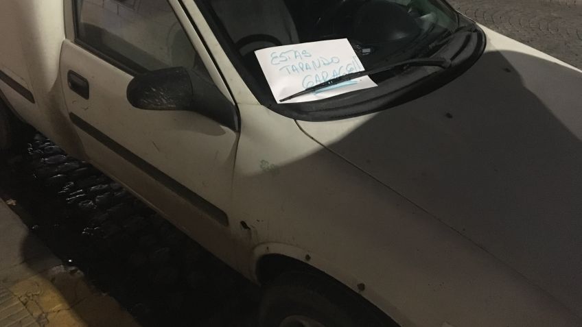 Un garage tapado y un sutil mensaje