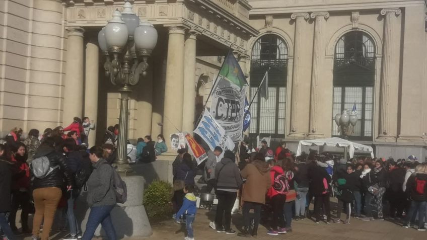 Movimientos populares se manifiestan "para visibilizar la crisis económica"