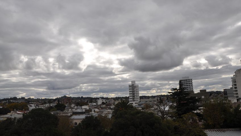 Domingo con cielo nublado