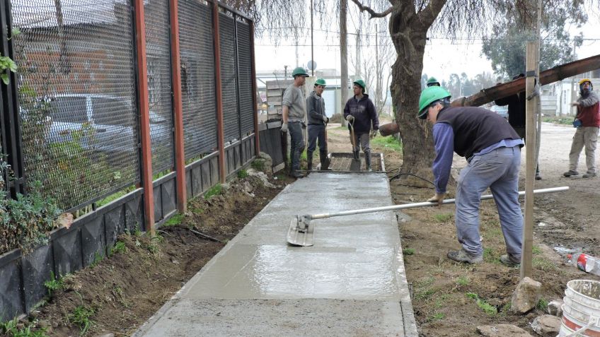 Avanza la construcción de veredas en el Barrio La Movediza